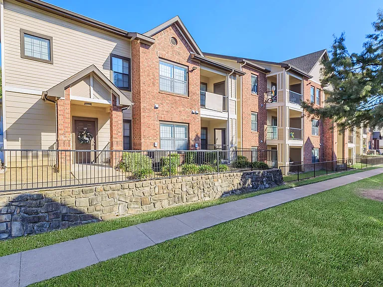 Spring Oaks Apartments — Photo 31