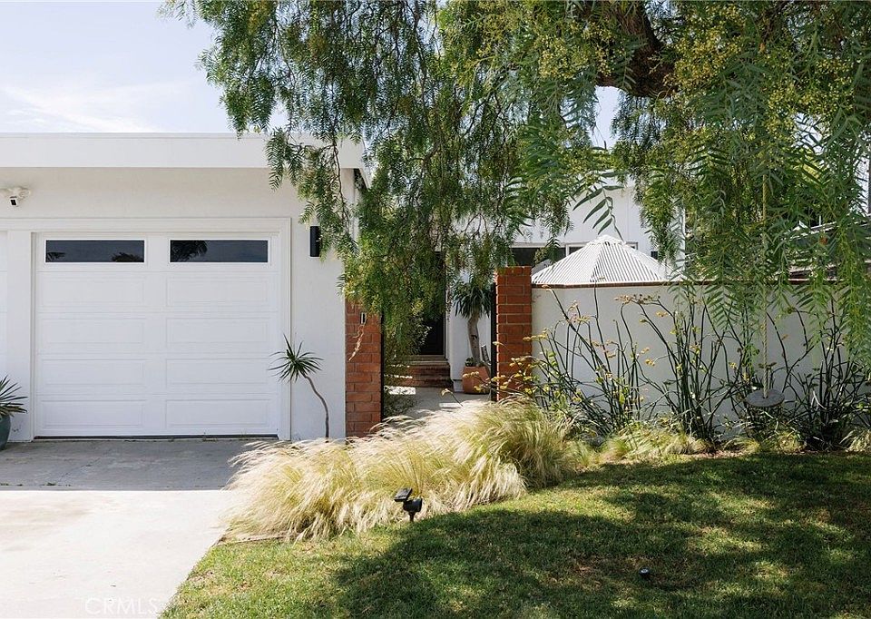 1st image of 275 Cecil Pl