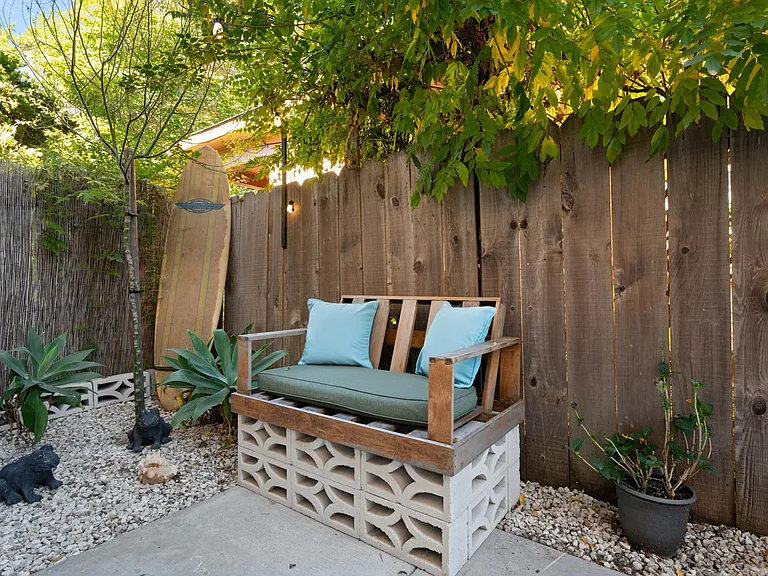 3821 Albatross St — Photo 44