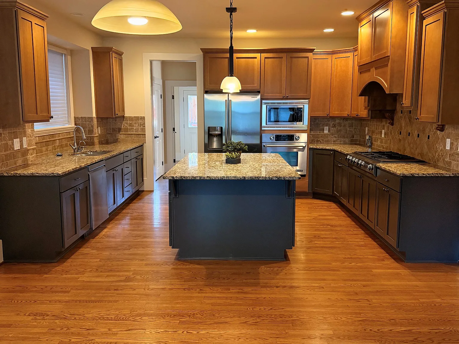 4 bed, 2.5 bath, 3460 sqft, $4,995 — Photo 2