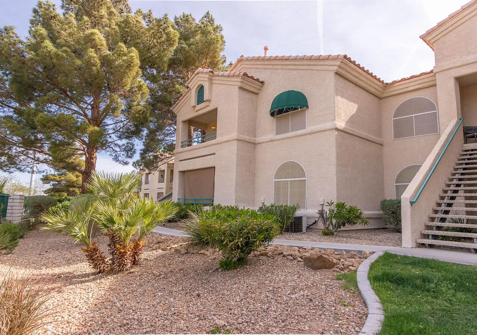 Spectacular 2bed/2bath Condo In Henderson! — Photo 1