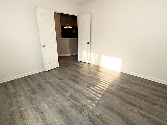 4th image of 2914 Biscayne Ct