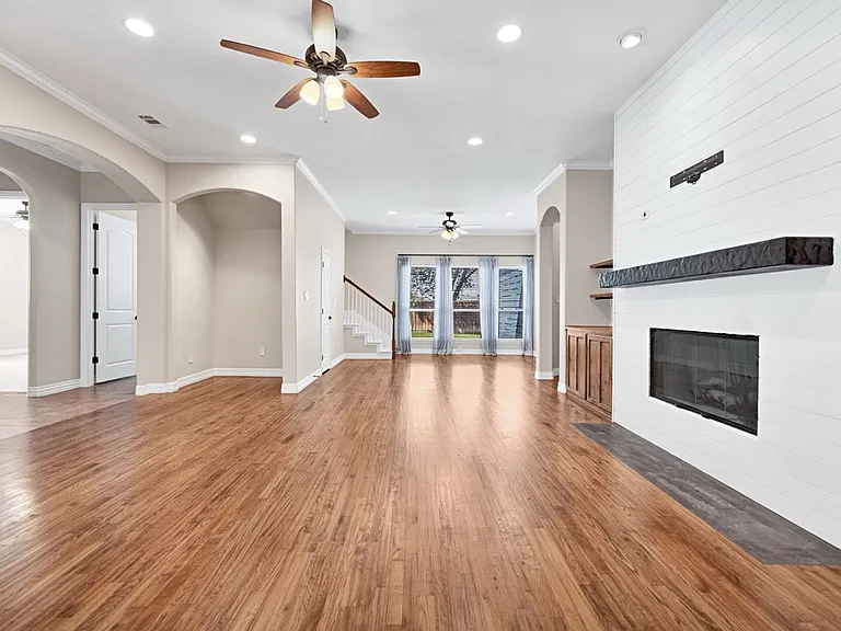 305 Main St — Photo 16