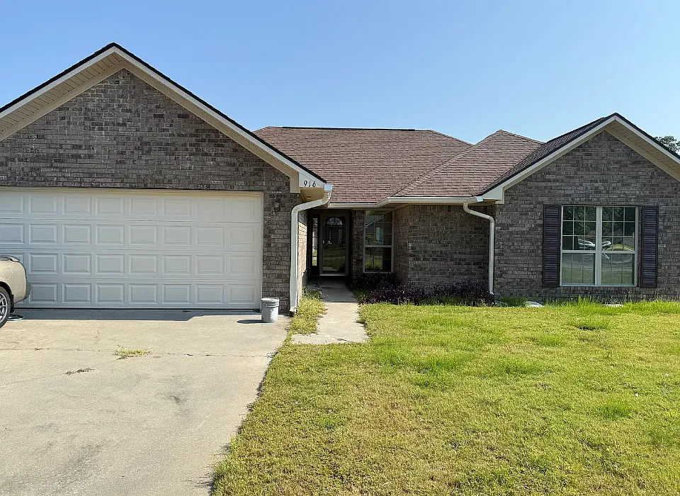 916 Amanda Ln