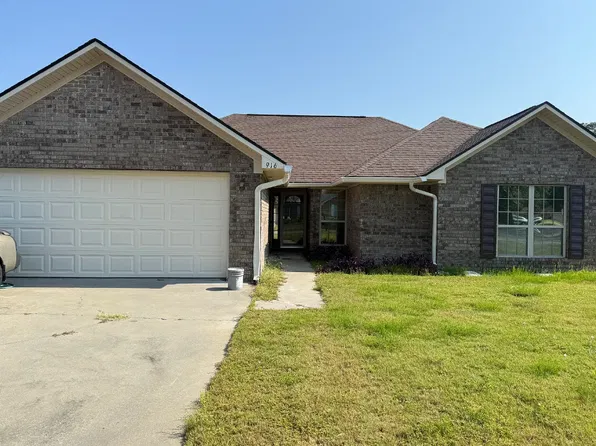 916 Amanda Ln, Hinesville, GA 31313