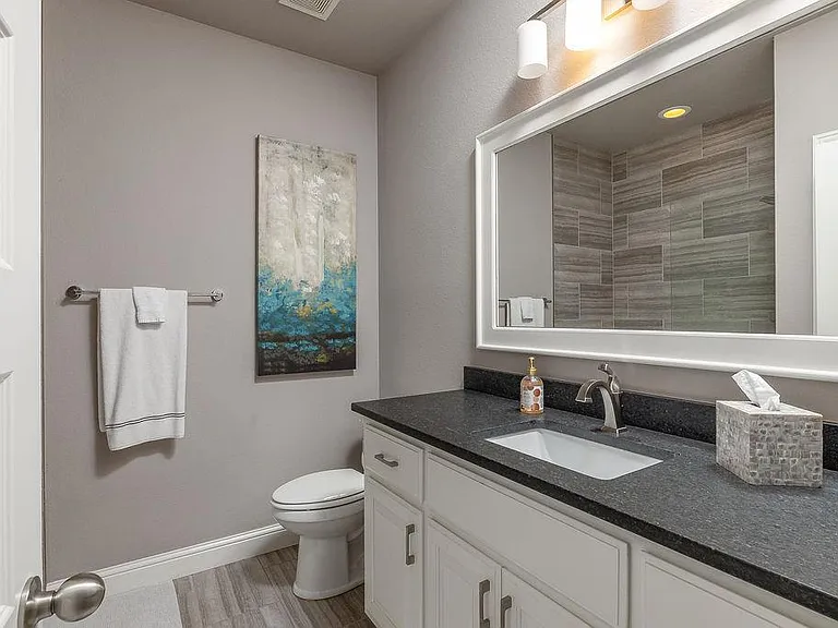 1235 E Adelaide Ln — Photo 39