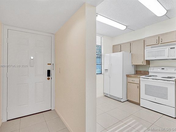 5th image of 1715 Whitehall Dr APT 202