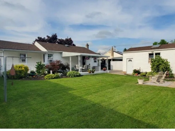 26 Abingdon Avenue, Bay Shore, NY 11706