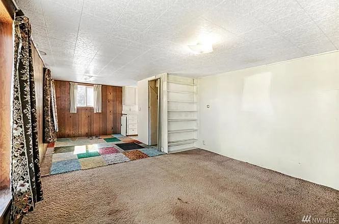 830 W Valley Hwy E — Photo 3