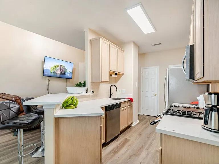 13674 Garden Grove Ct — Photo 18
