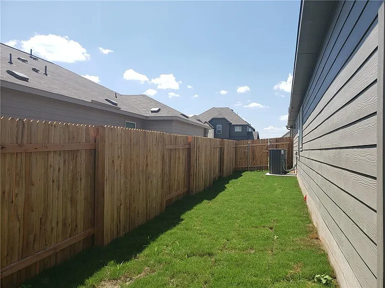 104 Mountain Maple St — Photo 23