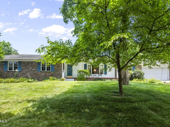 8000 Corteland Dr, Knoxville, TN 37909