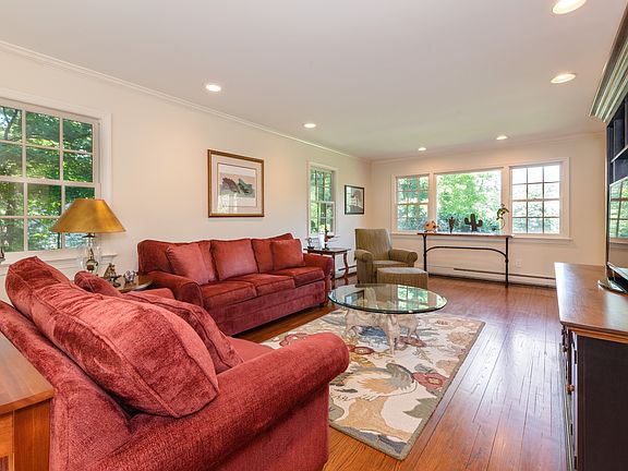03_19WhitlawLn_10004_LivingRoom_HiRes.jpg