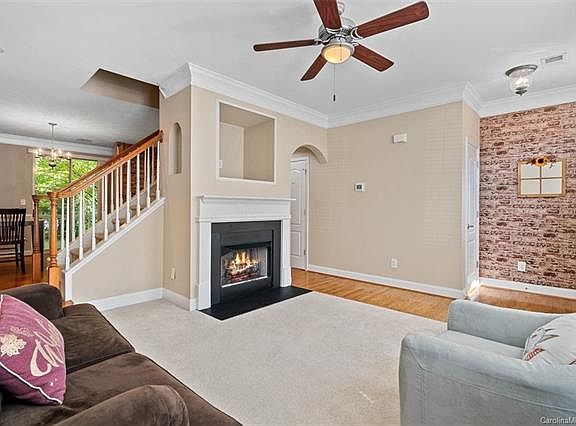3rd image of 21331 Pine St