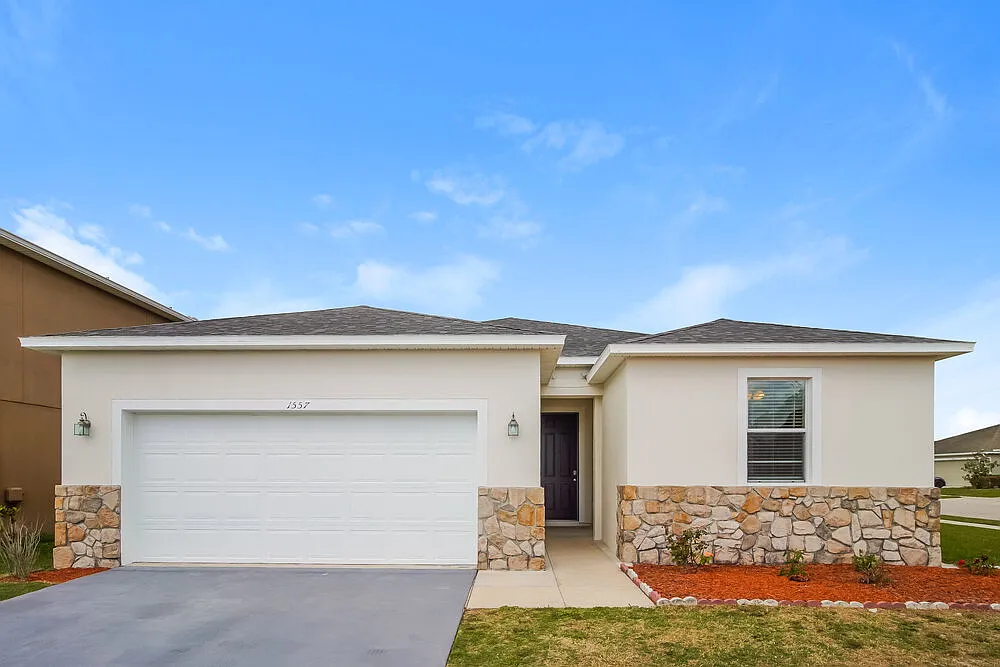 3 bed, 2.0 bath, 1686 sqft, $2,455 — Photo 1