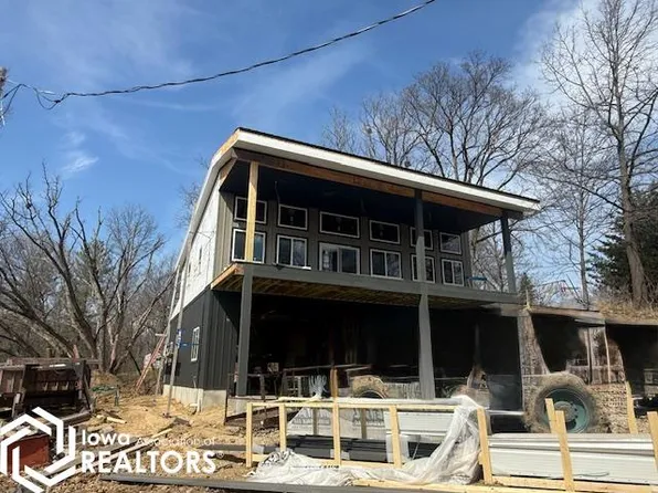 4086 Tracy Dr, Brooklyn, IA 52211