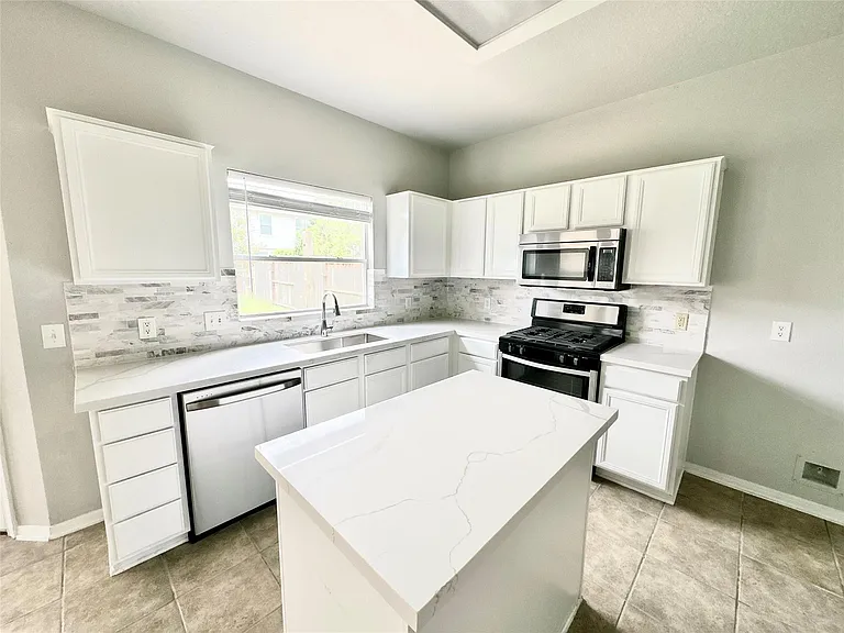 15410 Fir Woods Ln — Photo 1