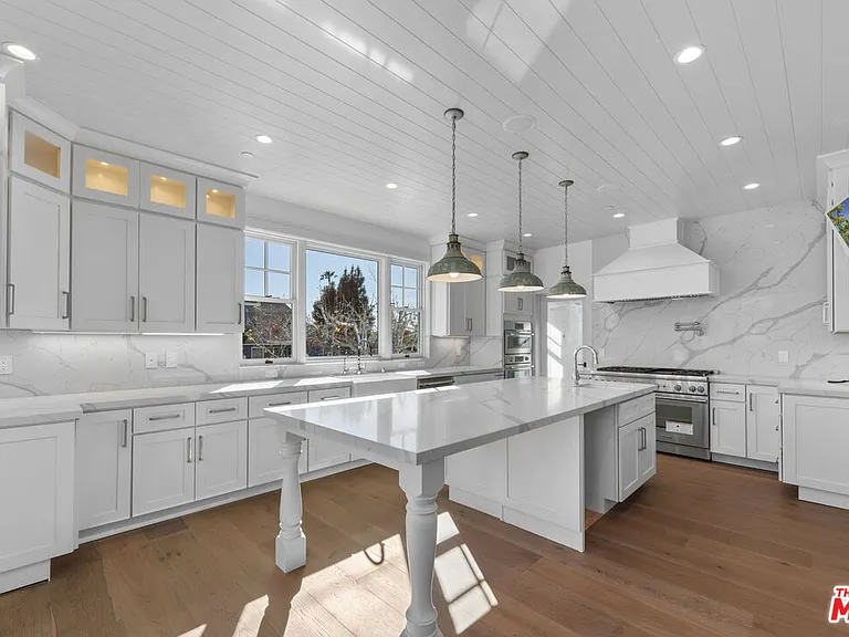 566 Ida St — Photo 14