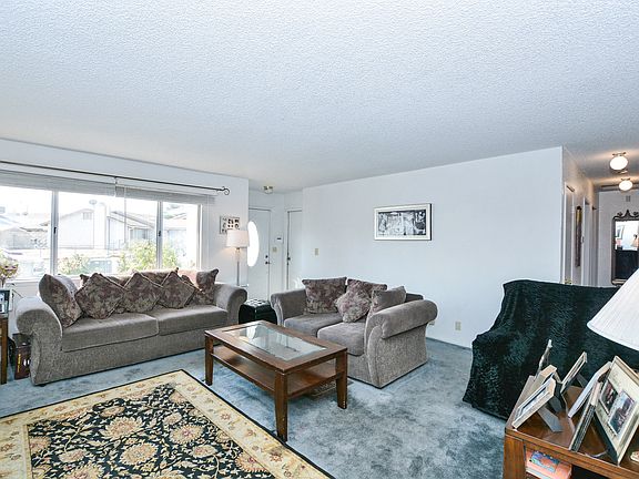 3rd image of 840 Crescent Dr