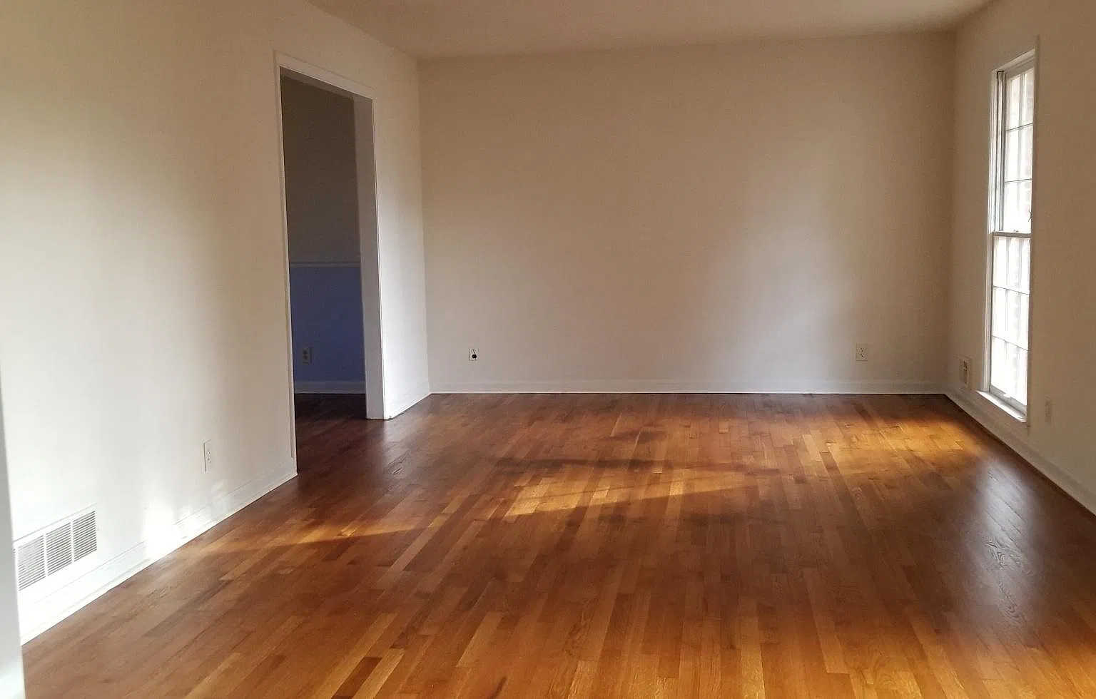 4 bed, 2.5 bath, 3000 sqft, $2,750 — Photo 3