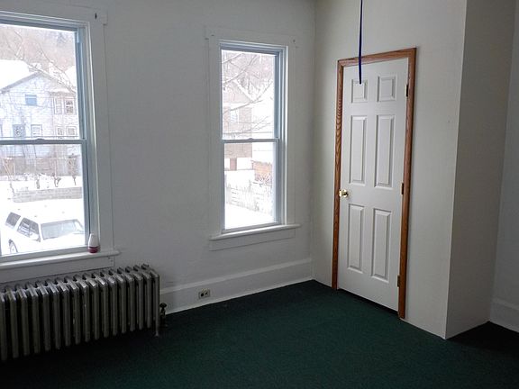 5th image of 723 Thomas Ave