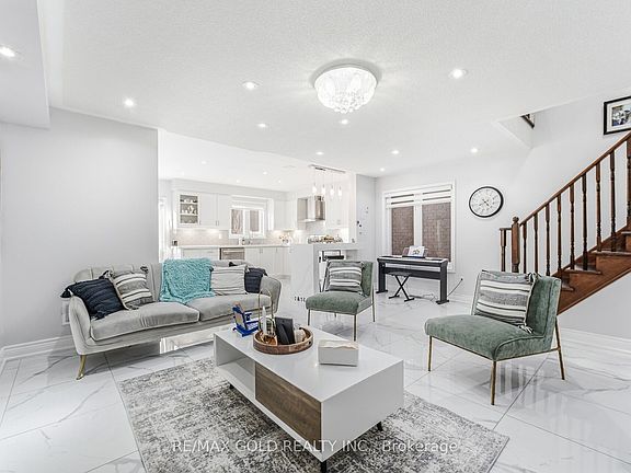 4th image of 32 Toddville Rd