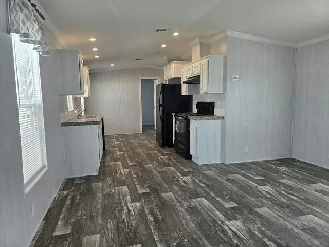 2 bed, 1.0 bath, 768 sqft, $1,870 — Photo 2