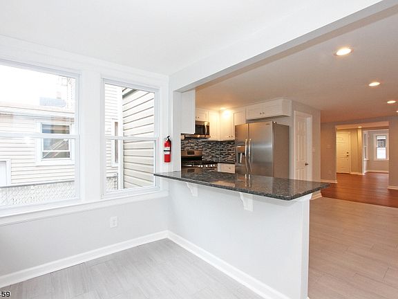 4th image of 115 Sanford St