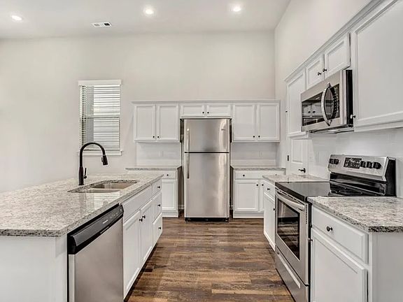 5th image of 815-885 W Hughes St #28dd9d6c8