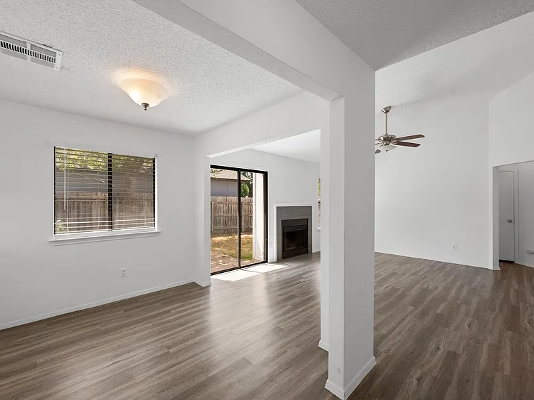 1303 Dominique Dr — Photo 8