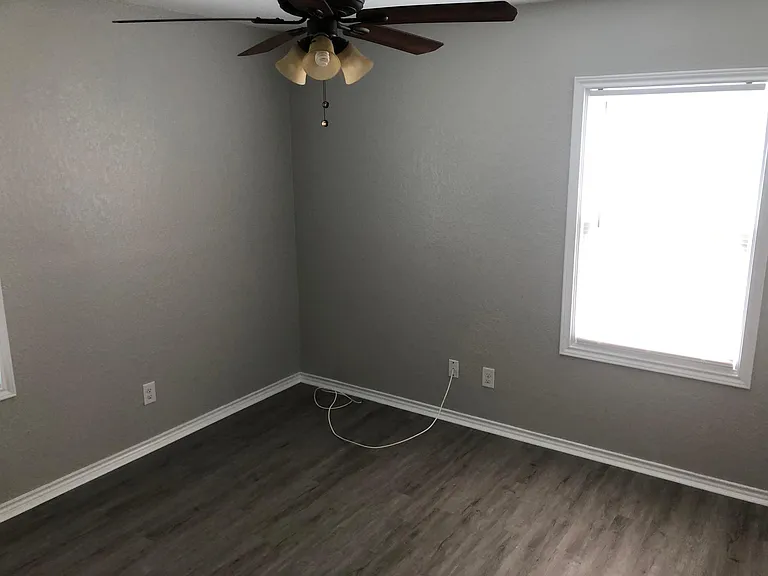 1141 E Sunset St — Photo 4
