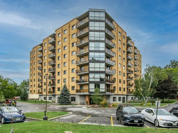 120 Barrett Ct #606, Kingston, ON K7L 5H6