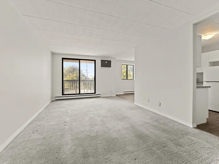 3165 Russell St — Photo 7