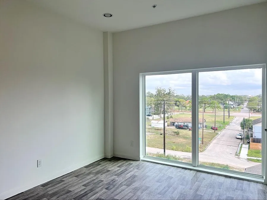 Studio, 471 sqft, $849 — Photo 2