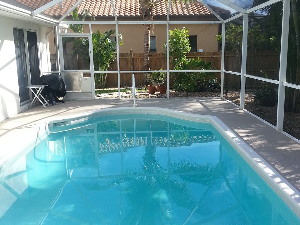 1st image of 4910 SW 20th Pl