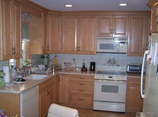 28 Kennedy Dr, East Quogue, NY 11942