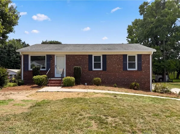 1131 Manorwood Dr, Walkertown, NC 27284