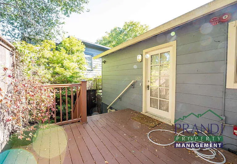 325 Montecito Ave — Photo 2
