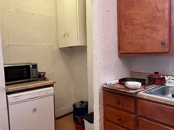 4th image of 513 W 10th Ave