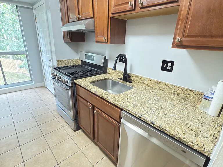 5618 Bloomfield Dr #201 — Photo 7