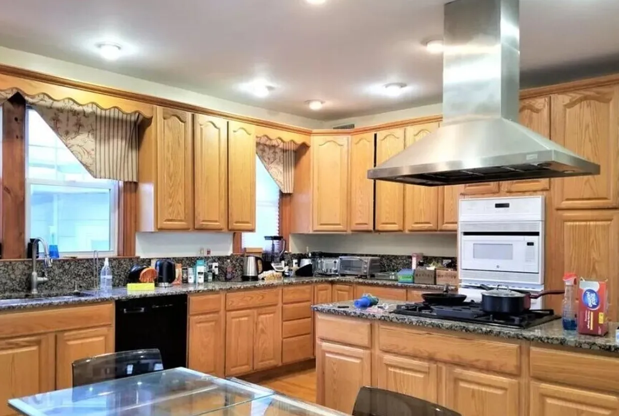5 bed, $7,900 — Photo 1