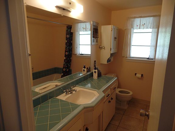 3rd image of 2724 Mount Vernon Ave