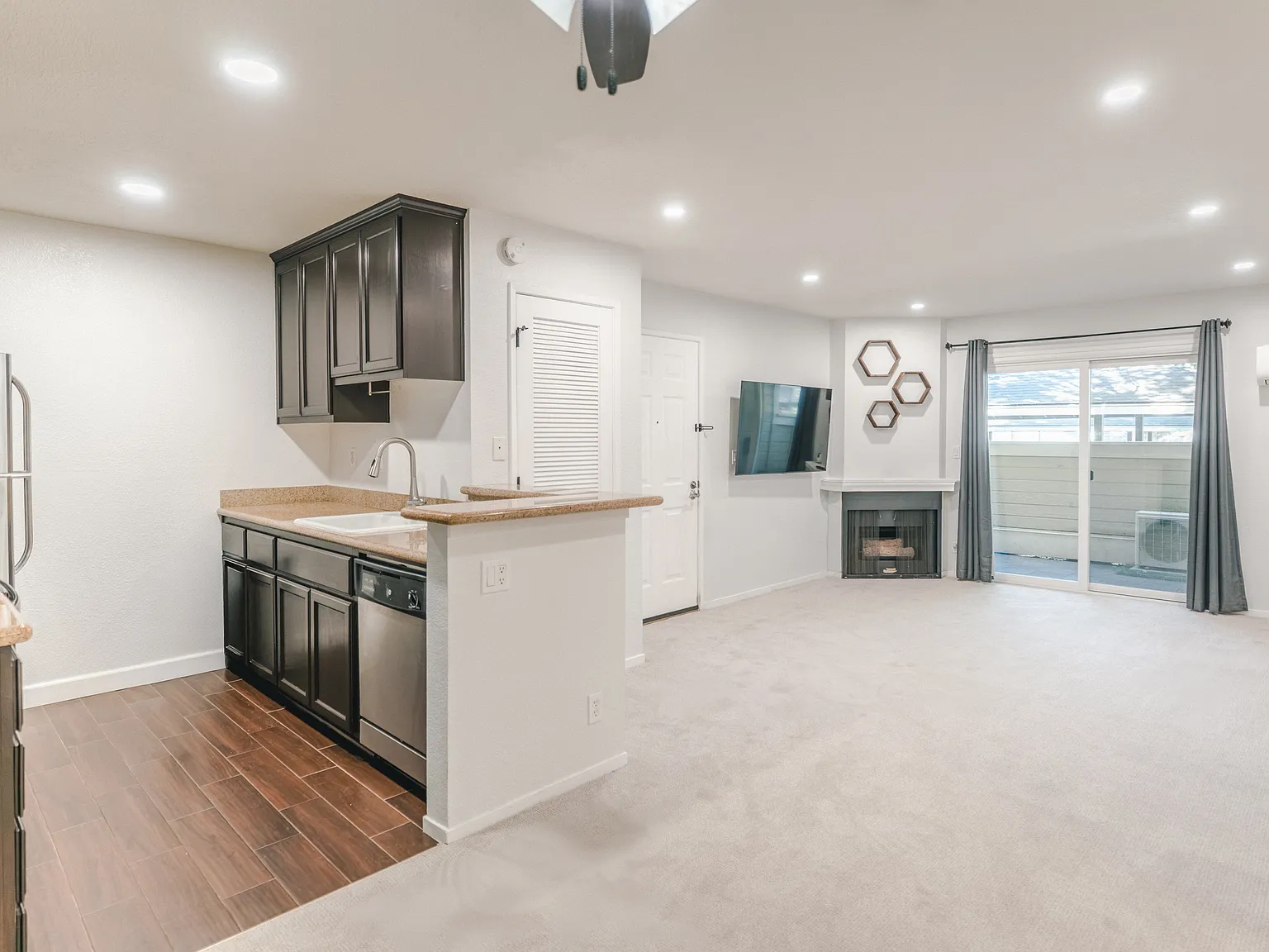 1 bed, 677 sqft, $2,900 — Photo 4
