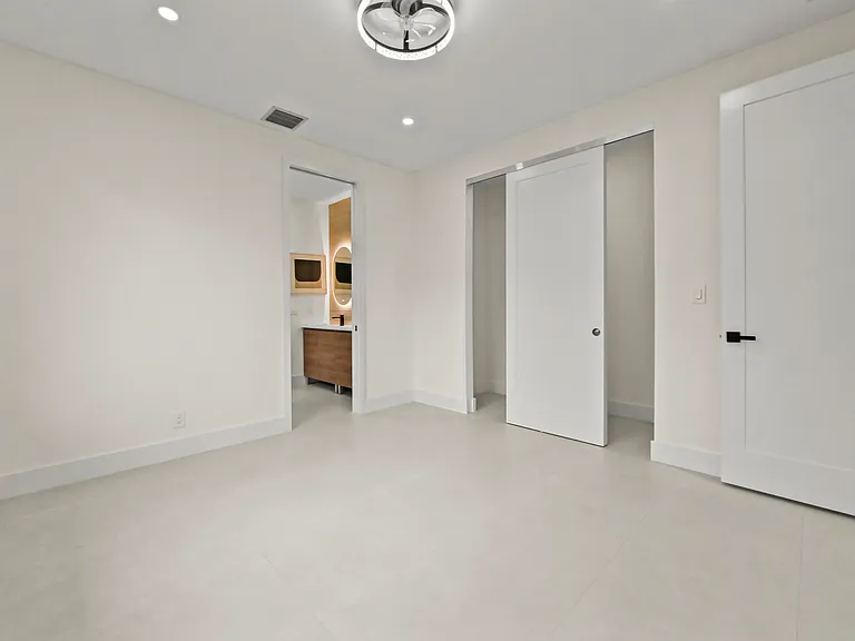 621 NW 42nd Ave — Photo 25