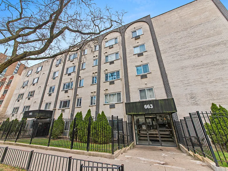 661 W Grace St #O417A — Photo 9