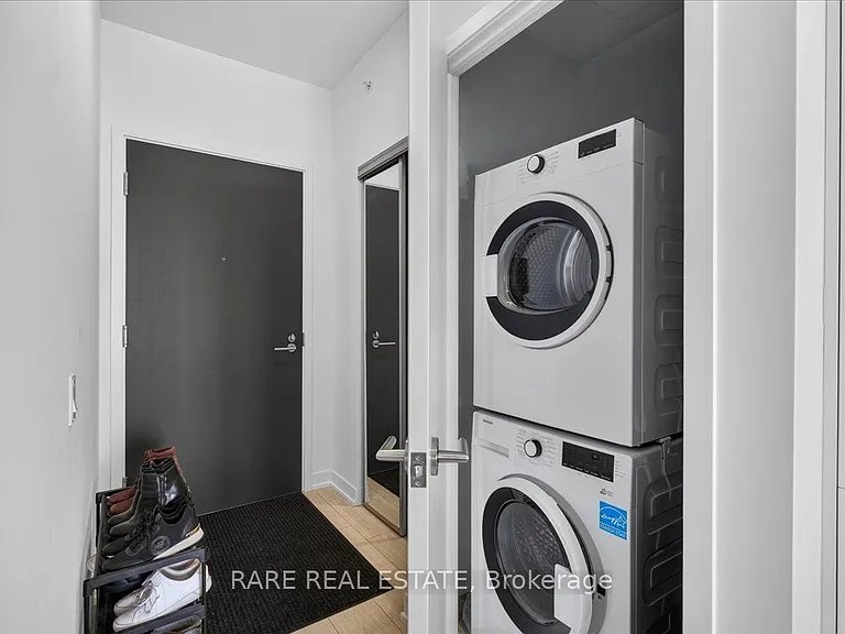 39 Mary St #1810 — Photo 8