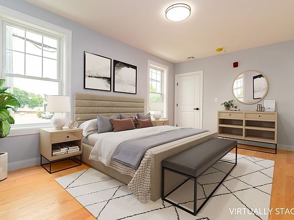3rd image of 585 Washington St #202