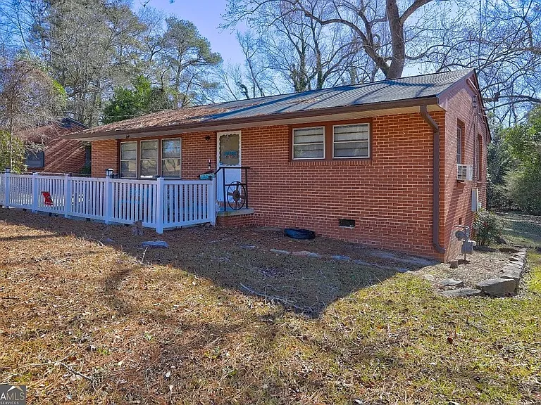 2918 Emerson Cir — Photo 2