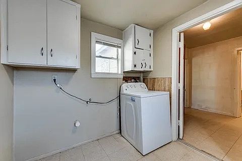 2nd image of 2731 Center Ave