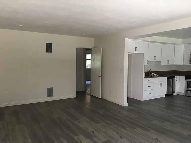 325 N Howard St #1 — Photo 12